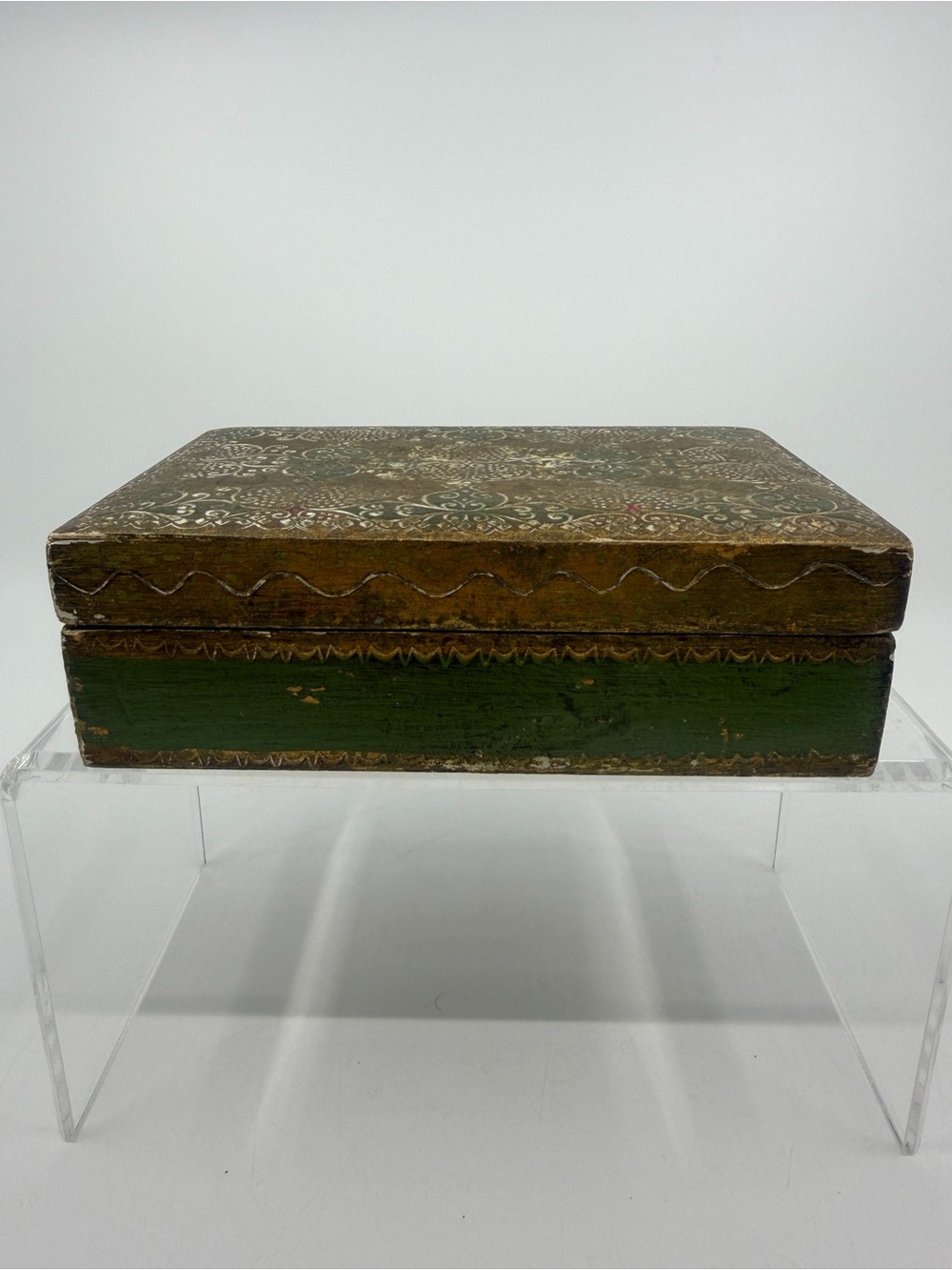 Vintage Italian Florentine hinged Wooden Box in Green and Gold